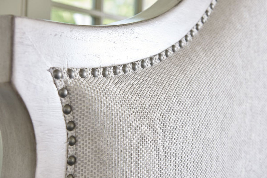 Lexington Oyster Bay Queen Arbor Hills Upholstered Bed in Distressed