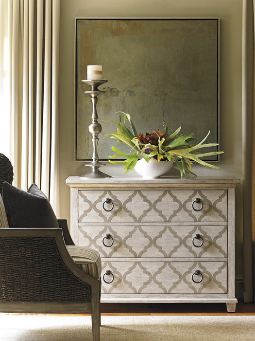 Lexington Oyster Bay Brookhaven Hall Chest in Light Oyster Shell